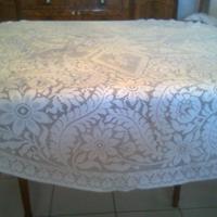 Copritavolo in pizzo bianco
