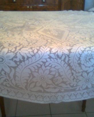 Copritavolo in pizzo bianco