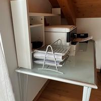 Scrivania riposo in vetro e gambe in alluminio