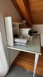 Scrivania riposo in vetro e gambe in alluminio