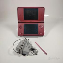 Nintendo DSi XL Rossa con Caricatore