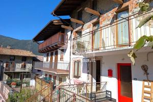 SOLEGGIATA PORZIONE DI CASA