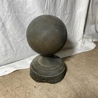 Antico pomolo in ferro battuto per cancelli