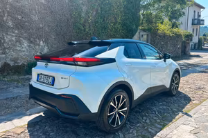 TOYOTA CHR YBRID