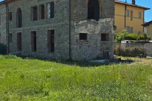 Ex Fienile/Rustico parzialmente ristrutturato