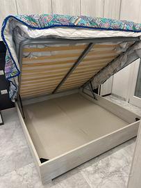 Letto contenitore ikea praticamente nuovo.