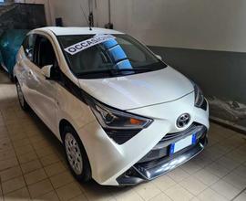 Toyota Aygo Connect 1.0 VVT-i 72cv 5 porte X-COOL