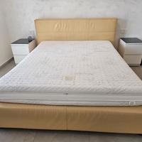 Letto matrimoniale in pelle con contenitore