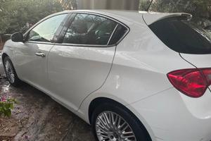 Si vende alfa Romeo giulietta