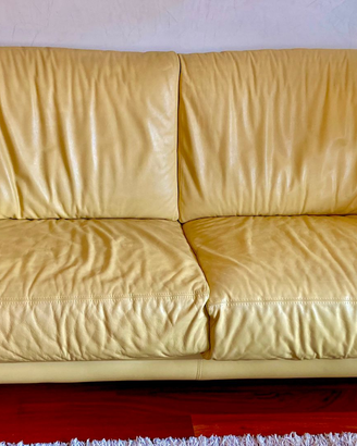 Coppia divani in pelle gialla