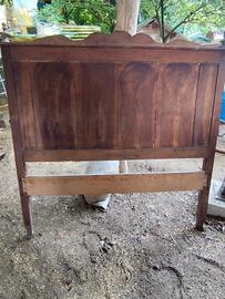 Letto vecchio in legno 