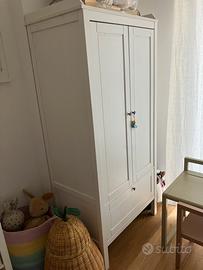 Guardaroba in legno bianco – IKEA SUNDVIK