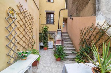 MONOLOCALE A VITERBO