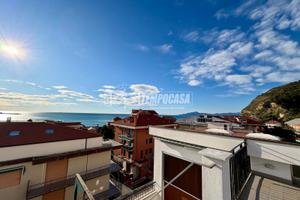 ULTIMO PIANO CON TERRAZZO VISTA MARE