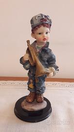 Statuina bambino