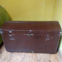 Cassapanca, baule in legno antico , arrotondato 