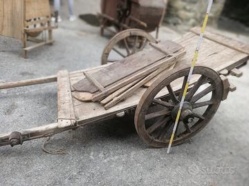 Carretto antico  in legno ,con sponde e freno.
