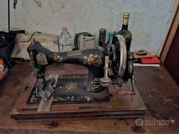 macchina da cucire tipo "singer"
