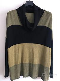 Maglione ampio e morbido a righe collo ad anello