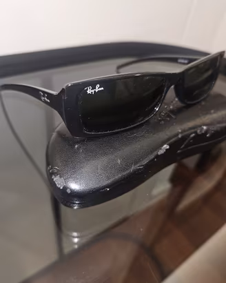 Occhiali da sole Ray-Ban neri RB 4058 da donna