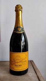 CHAMPAGNE VEUVE CLICQUOT PONSARDIN di Reims
