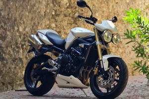Triumph street triple 675
