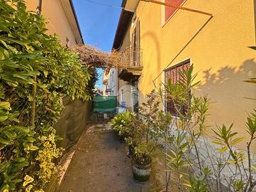 CASA SEMINDIPENDENTE A VILLONGO