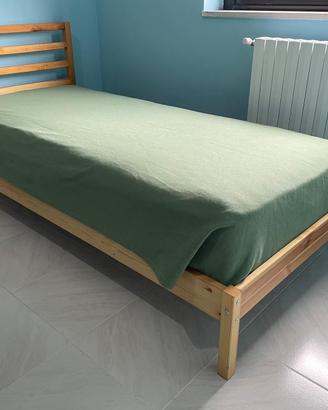 Letto singolo IKEA in legno con rete