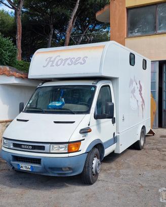 camion trasporto cavalli 4 posti