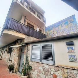 2 UNITA' IMMOBILIARI INDIPENDENTI ED ADIACENTI Z