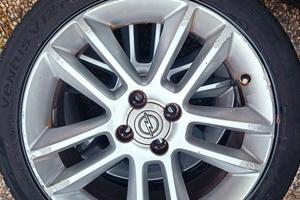 n.4 cerchi lega e relative gomme  Opel Corsa 2010