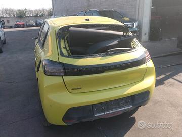 Peugeot 208 2024 demolito per ricambi
