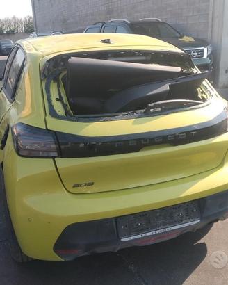 Peugeot 208 2024 demolito per ricambi