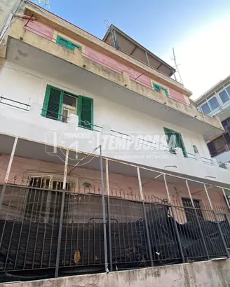 Ampio quadrilocale oltre accessori con doppio ingr