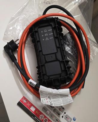 caricabatterie auto elettrica presa domestica