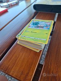 Lotto di 70 carte pokemon comuni e non