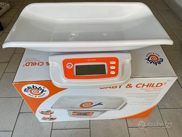 Bilancia pesa neonati