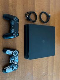 PlayStation4 + 2 Joystick + 1 Cover per Joystick