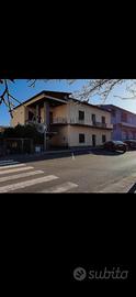 Appartamento p. piano con magazzino giardino