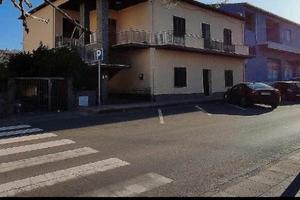 Appartamento p. piano con magazzino giardino