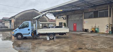 IVECO DAILY 35C13 CON GRU CASSONE FISSO