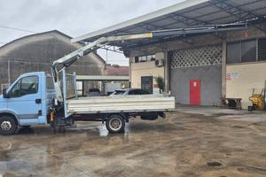 IVECO DAILY 35C13 CON GRU CASSONE FISSO