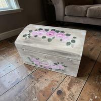 Baule in legno antico dipinto a mano