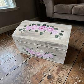 Baule in legno antico dipinto a mano