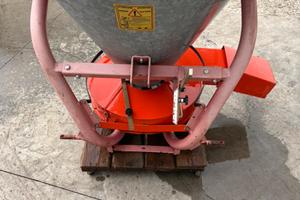 Spargiconcime dal cero