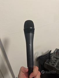 Cassa , mixer e microfono professionale