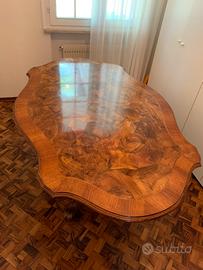 Tavolo massiccio con sedie in pelle