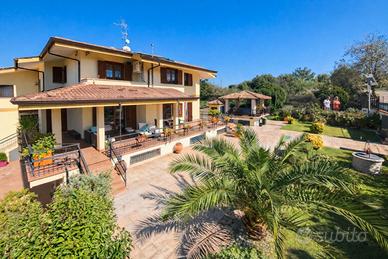 Frascati - prestigiosa villa con piscina, parco pr