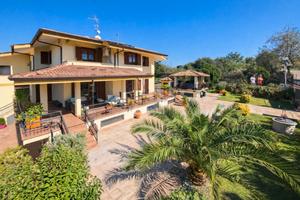 Frascati - prestigiosa villa con piscina, parco pr