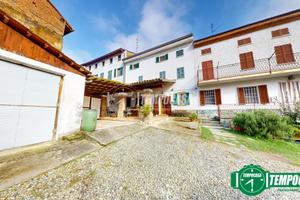 CASA INDIPENDETE CON TERRENO E GARAGE !!